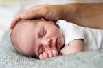 Le congé paternité réduit le risque de dépression post-partum chez les pères