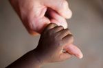 La France confirme la suspension des adoptions d'enfants de Madagascar