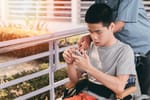 Manque de places et inadaptation : le défi des ESMS adultes pour les jeunes