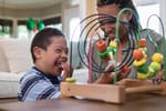 Enfants en situation de handicap : cinq chiffres clés en 2025