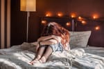 Piégées : comprendre la « prostitution par plans » des mineures