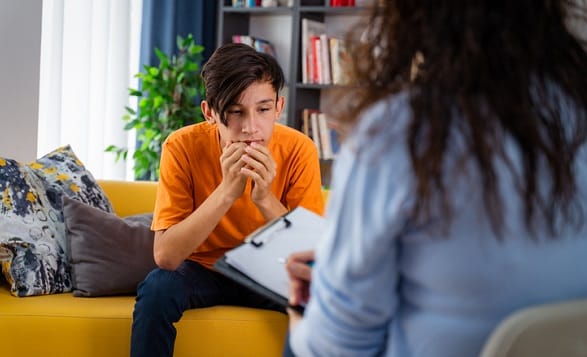 Pour atteindre les heures, certains jeunes envoient des candidatures en masse, parfois sans lien réel avec leur projet.