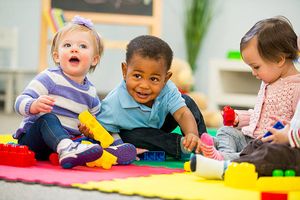 Les 15 préconisations du CESE pour un service public d’accueil de la petite enfance