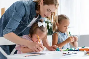 La commission des finances du Sénat s'inquiète du coût de la politique d'inclusion scolaire