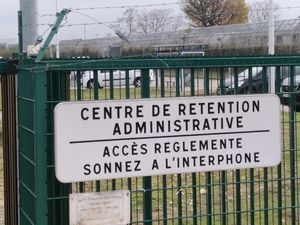 Le gouvernement veut mettre fin à l'enfermement d'enfants en centres de rétention