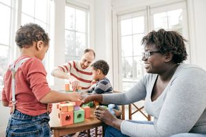 Soutien à la parentalité : la Cnaf veut impulser le développement des lieux d’accueil enfants-parents