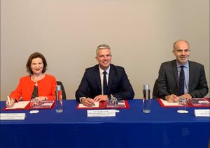 L’État et la Cnaf signent la COG 2023-2027