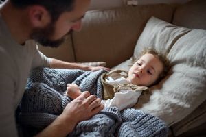 Enfants gravement malades : la loi renforce la protection des familles