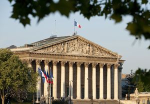 Les députés rejettent le service public de la petite enfance