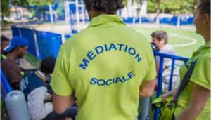 "Donner un cadre au métier de médiateur social, à l’instar de celui d’éducateur spécialisé"