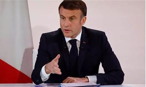 Réforme du congé parental : Emmanuel Macron annonce la création d'un "congé de naissance" de six mois