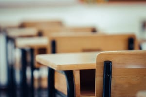 Lutte contre le décrochage scolaire : 17 recommandations pour renforcer l'expérimentation "Tous droits ouverts"