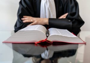 Présence systématique de l'avocat auprès de l'enfant en assistance éducative : le pour et le contre