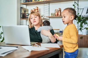 L'articulation entre vie familiale et professionnelle repose  fortement sur les mères