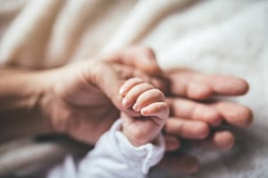 Réforme du congé parental : les précisions du gouvernement sur le congé de naissance