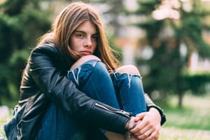 ASE : la Cour des comptes recommande de « définir des objectifs de prise en charge minimale » des jeunes majeurs