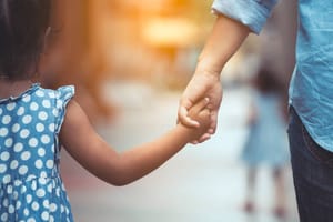 Familles monoparentales : les effets concrets de la hausse de l’allocation de soutien familial