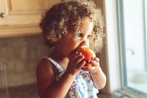 En Outre-mer, les enfants paient le prix fort de la crise sociale