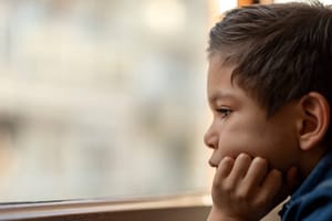 Face au trauma, repenser l’accueil des enfants protégés