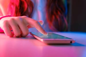 Prostitution des mineurs de l’ASE : quand le numérique devient un piège insidieux