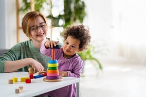 Assistantes maternelles : l’érosion d’un pilier de la petite enfance