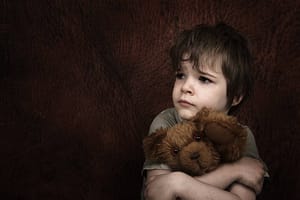 Violences conjugales : le GREVIO critique la faiblesse de la protection des enfants en France