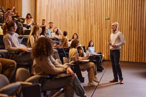 Le coût des études en travail social explose encore en 2025