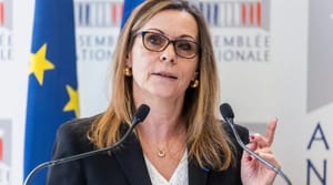 Journée internationale des droits de l’enfant : Isabelle Santiago accuse l’État d’inaction et réclame un « plan de bataille »