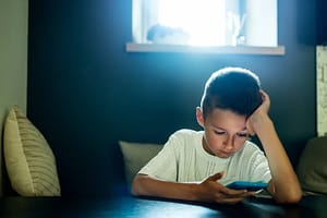 Violences conjugales : plus de 5 200 enfants co-victimes signalés au 119 en 2024