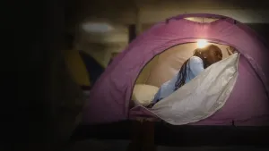 « À la rue. SDF à 20 ans » : le documentaire qui donne la parole aux jeunes invisibles