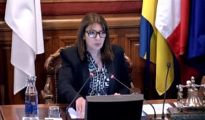 Enfants tondus dans les foyers :  l’ASE parisienne au cœur d’une crise politique