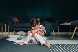 Orphelins de féminicides : une protection qui reste fragile