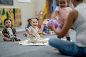 Pourquoi la pénibilité des métiers de la petite enfance n’est toujours pas reconnue