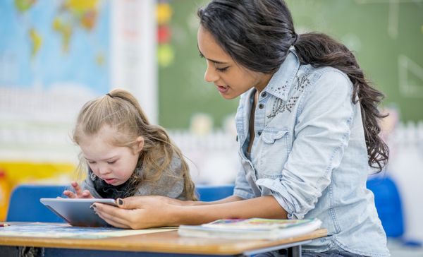Financement des AESH sur le temps périscolaire : l'inquiétude des maires