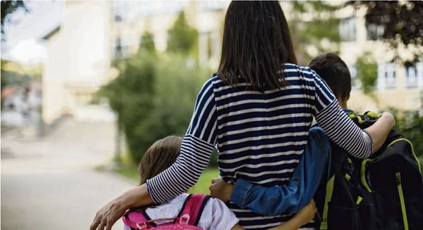 Aide sociale à l'enfance : "les enfants qui vivaient avec leur mère sont surreprésentés dans les placements"