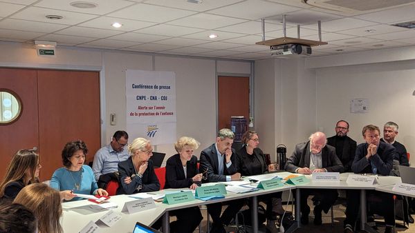 Un "front uni" pour appeler l'État à "l’ouverture de chantiers structurels" pour la protection de l'enfance