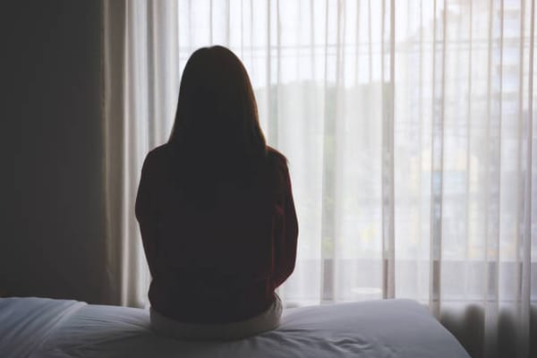 Une ancienne enfant de l'ASE placée à l'hôtel témoigne :  « Même un chien on ne le met pas ici »
