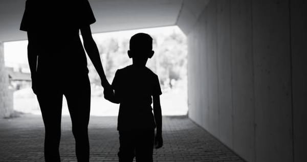 Enfants à la rue :  Anina Ciuciu met en garde contre « les placements abusifs » pour les familles en extrême précarité 2/2
