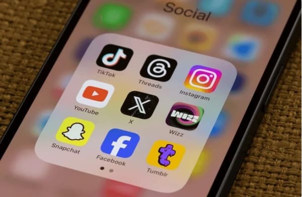 Entre stories et terrain : les éducateurs de rue redessinent leur métier