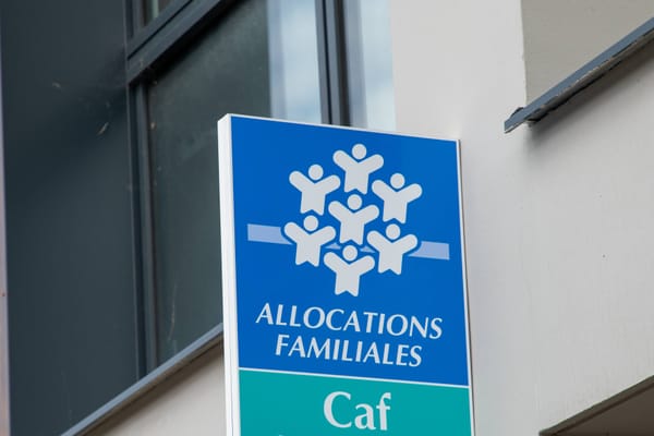Allocations familiales : la majoration décalée de 14 à 18 ans suscite de vives critiques